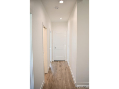 Don't miss out on this beautiful, nearly new, recently vacated - photo 27