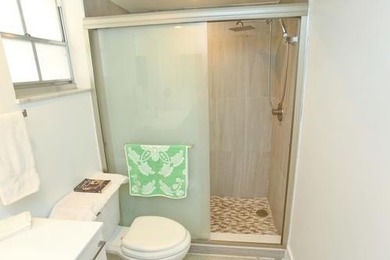 Beautifully well maintained condo by the owners. Great location - photo 28