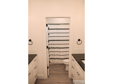Don't miss out on this beautiful, nearly new, recently vacated - photo 28