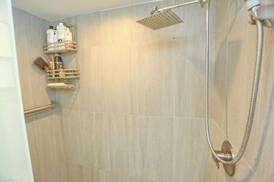 Beautifully well maintained condo by the owners. Great location - photo 29