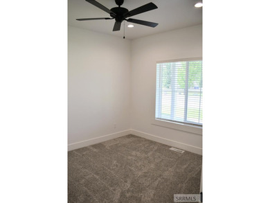Don't miss out on this beautiful, nearly new, recently vacated - photo 32