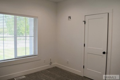 Don't miss out on this beautiful, nearly new, recently vacated - photo 33