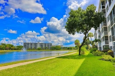 Beautifully well maintained condo by the owners. Great location - photo 40