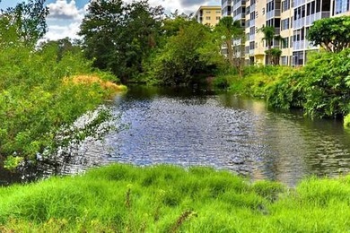 Beautifully well maintained condo by the owners. Great location - photo 43