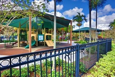 Beautifully well maintained condo by the owners. Great location - photo 46