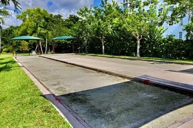 Beautifully well maintained condo by the owners. Great location - photo 49