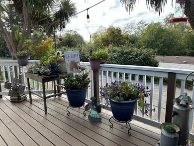 Great home located near the Chetco River and Sporthaven beach - photo 5