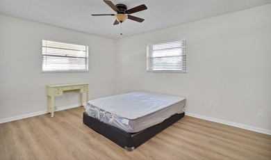 Welcome home to *Four Oaks*! This cute 2 bedroom/1 bathroom home - photo 14