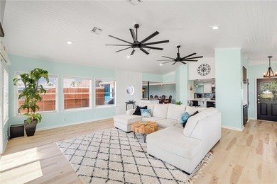 A truly exquisite coastal property offering an unparalleled - photo 8