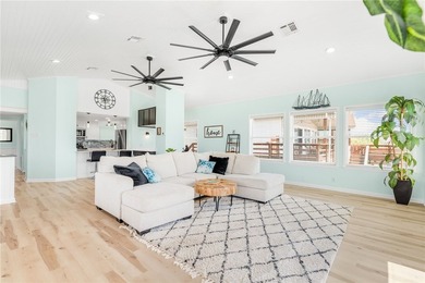 A truly exquisite coastal property offering an unparalleled - photo 9