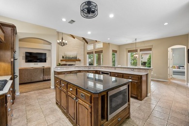 Nestled on a quiet cul-de-sac in the highly sought-after golf - photo 8