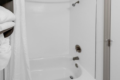 Income-ready Oceanview Condo - Renovated, Furnished & Move-in - photo 18