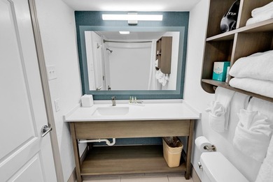 Income-ready Oceanview Condo - Renovated, Furnished & Move-in - photo 19