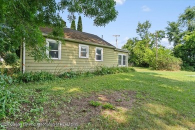 Welcome to 14133 North Ave in Bellevue, a truly - photo 17