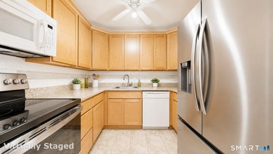 Welcome home to your spacious 2 bedrooms and 2 full bathrooms - photo 4
