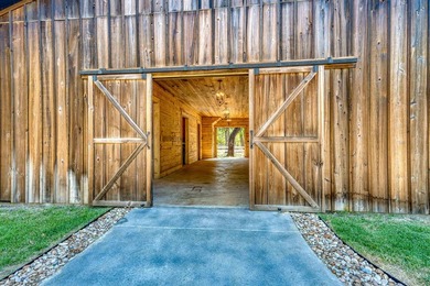 Estate living in the prestigious gated Horseshoe Bay equestrian - photo 24