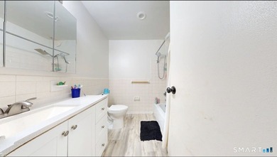 Welcome home to your spacious 2 bedrooms and 2 full bathrooms - photo 8