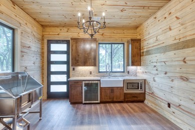 Estate living in the prestigious gated Horseshoe Bay equestrian - photo 28