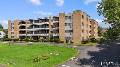 Welcome home to your spacious 2 bedrooms and 2 full bathrooms - photo 10