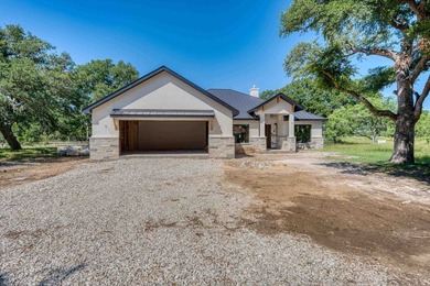 Discover a rare offering in the heart of Horseshoe Bay, ideally - photo 2
