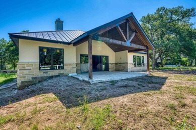 Discover a rare offering in the heart of Horseshoe Bay, ideally - photo 4