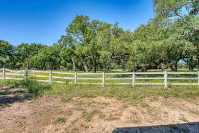 Discover a rare offering in the heart of Horseshoe Bay, ideally - photo 5