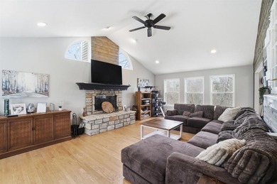 Welcome home to this beautiful 4-bedroom, 3 full bath retreat - photo 11