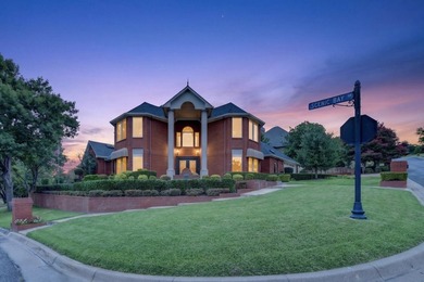 Welcome to an exceptional residence in the prestigious gated Bay - photo 2