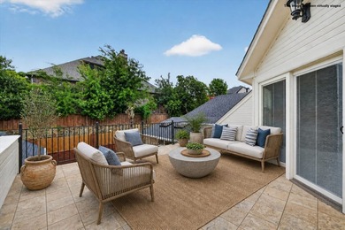 Welcome to an exceptional residence in the prestigious gated Bay - photo 3
