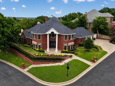 Welcome to an exceptional residence in the prestigious gated Bay - photo 4