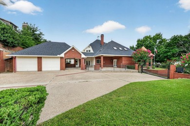 Welcome to an exceptional residence in the prestigious gated Bay - photo 6