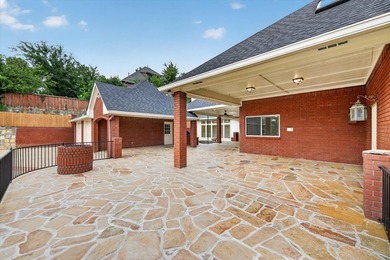 Welcome to an exceptional residence in the prestigious gated Bay - photo 9