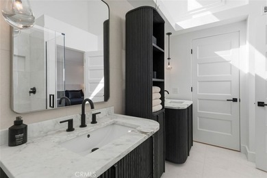 Completely remodeled luxury bayfront duplex in Newport Beach - photo 30
