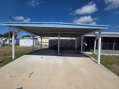 Welcome to this well-maintained 2 bedroom, 2 bathroom mobile - photo 3