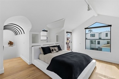 Completely remodeled luxury bayfront duplex in Newport Beach - photo 55