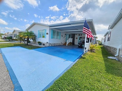 (private lake, pond, creek) Home For Sale in Newport Richey Florida