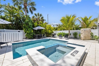 Welcome to *Pineapple Paradise* this luxury duplex is recently - photo 3
