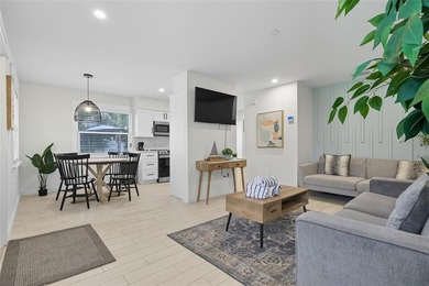 Welcome to *Pineapple Paradise* this luxury duplex is recently - photo 5