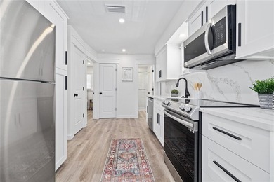 Welcome to *Captains Quarters* this luxury duplex is recently - photo 7
