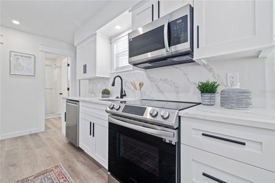 Welcome to *Captains Quarters* this luxury duplex is recently - photo 8
