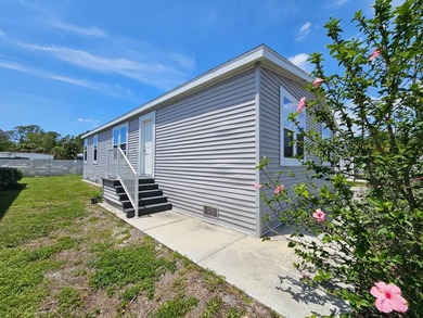 Large Stunning 3Bed 2Bath All Ages Community!! Renting is - photo 3