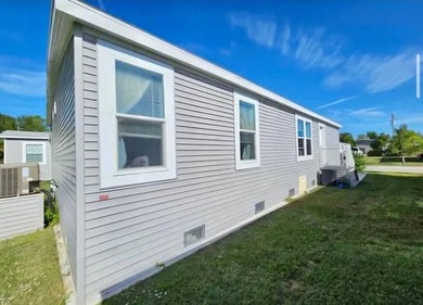 Large Stunning 3Bed 2Bath All Ages Community!! Renting is - photo 9