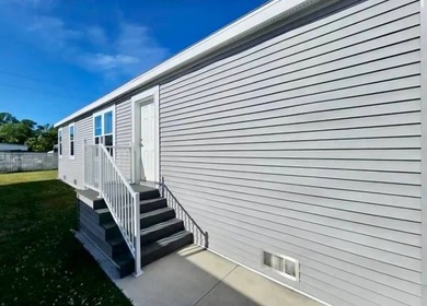 Large Stunning 3Bed 2Bath All Ages Community!! Renting is - photo 10