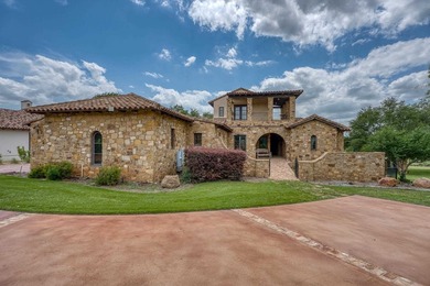 Tuscan home on 2 lots, 3 new a/c's, new roof 2021, new wood - photo 5