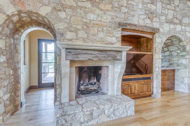Tuscan home on 2 lots, 3 new a/c's, new roof 2021, new wood - photo 8