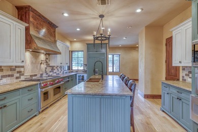 Tuscan home on 2 lots, 3 new a/c's, new roof 2021, new wood - photo 9