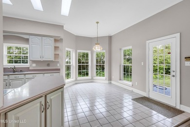 FRESHLY PAINTED EXTERIOR TO LOVELY ALABASTER WHITE STUCCO.!! - photo 15