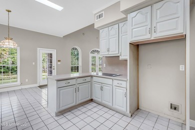 FRESHLY PAINTED EXTERIOR TO LOVELY ALABASTER WHITE STUCCO.!! - photo 17