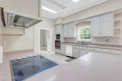 FRESHLY PAINTED EXTERIOR TO LOVELY ALABASTER WHITE STUCCO.!! - photo 18