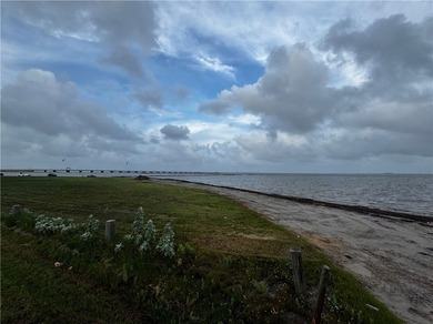 Spacious Flour Bluff waterfront parcel off Laguna Shores. We all - photo 1